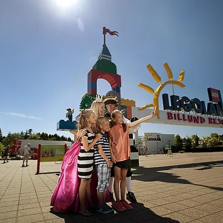 Kamp alanı Legoland Wilderness Barrels & *